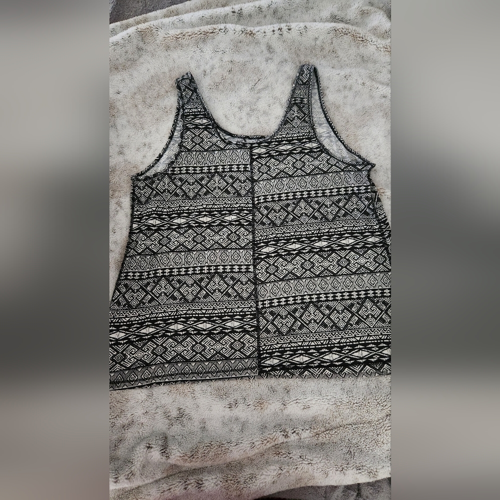 FINAL PRICE!! NWT! FOREVER 21 TANK TOP ! - Picture 2 of 4